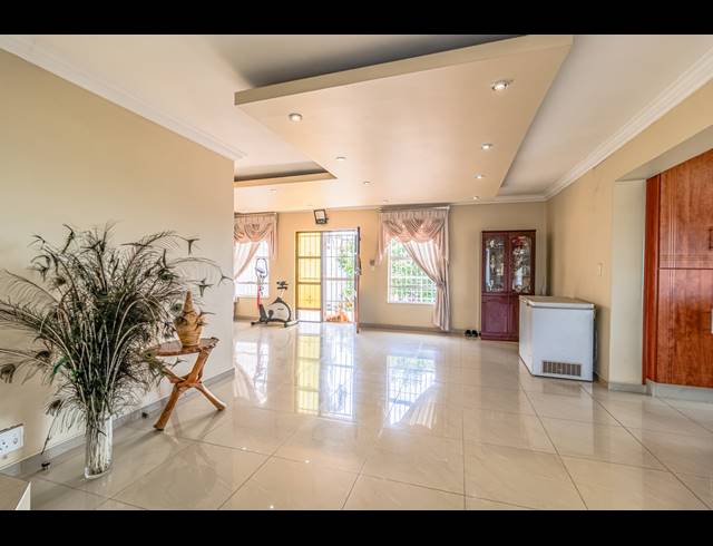 4 BEDROOM HOUSE FOR SALE IN OAKDENE